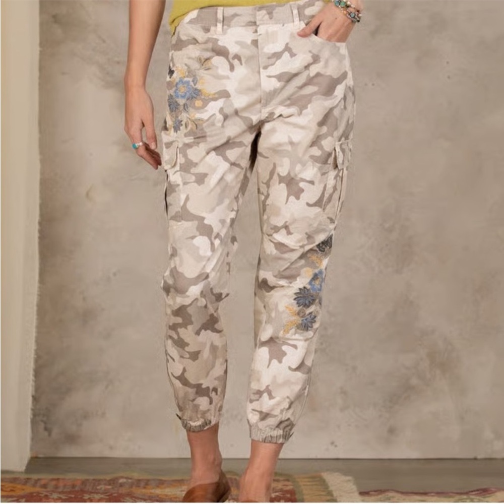 Sundance Cargo Camoflague Floral Embroidered Jogger Pants Size 12 Petite